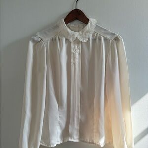 Vintage Women’s Cream Lace Collar Blouse with Embroidery